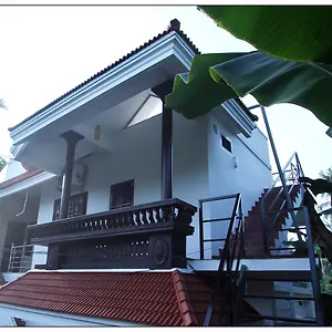 https://aarons-home-stay.kerala-hotels.net