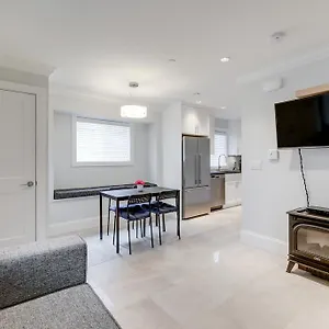 https://new-private-main-st-coach-house.richmond-hotels.com